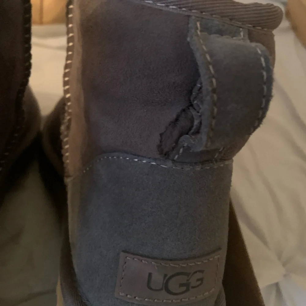 gray ugg mini - Picture 5 of 7
